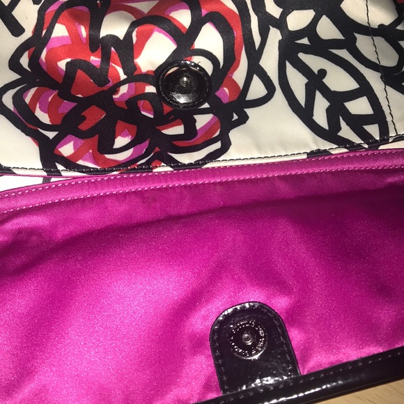 Coach F16864 Poppy Daisy Floral Crossbody Purse - Picture 5 of 13